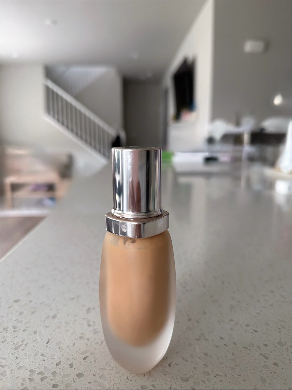 La Mer Soft Fluid Long Wear Foundation in Buff 23A with box - Picture 5 of 5